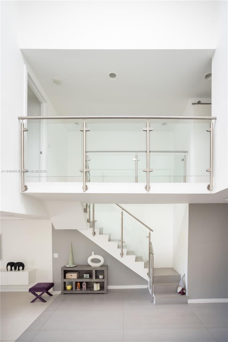 See details 330 4 / 3 2425 sq. ft. $ 2025-07-29 0 Photo