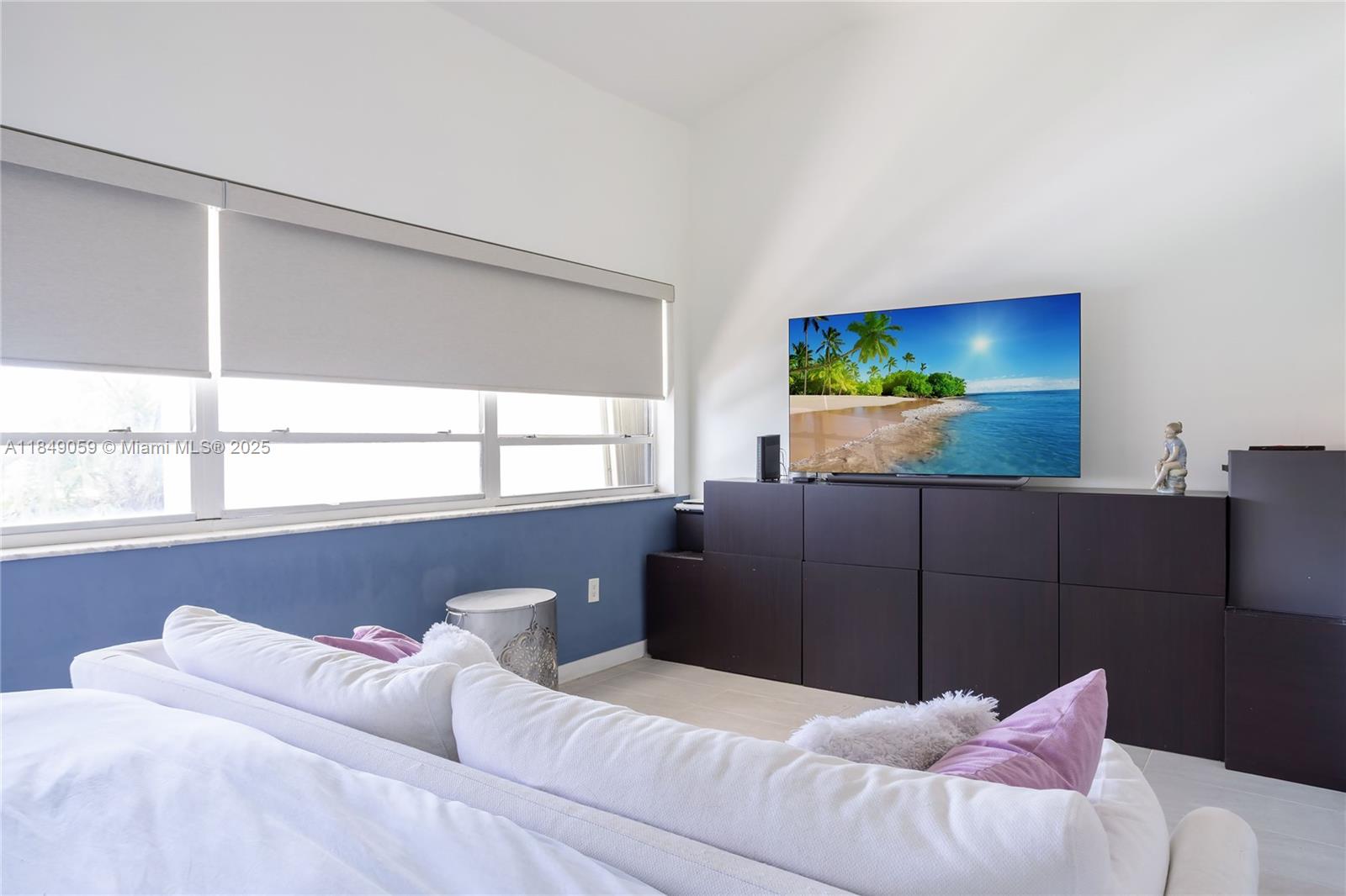 See details 330 4 / 3 2425 sq. ft. $ 2025-07-29 0 Photo
