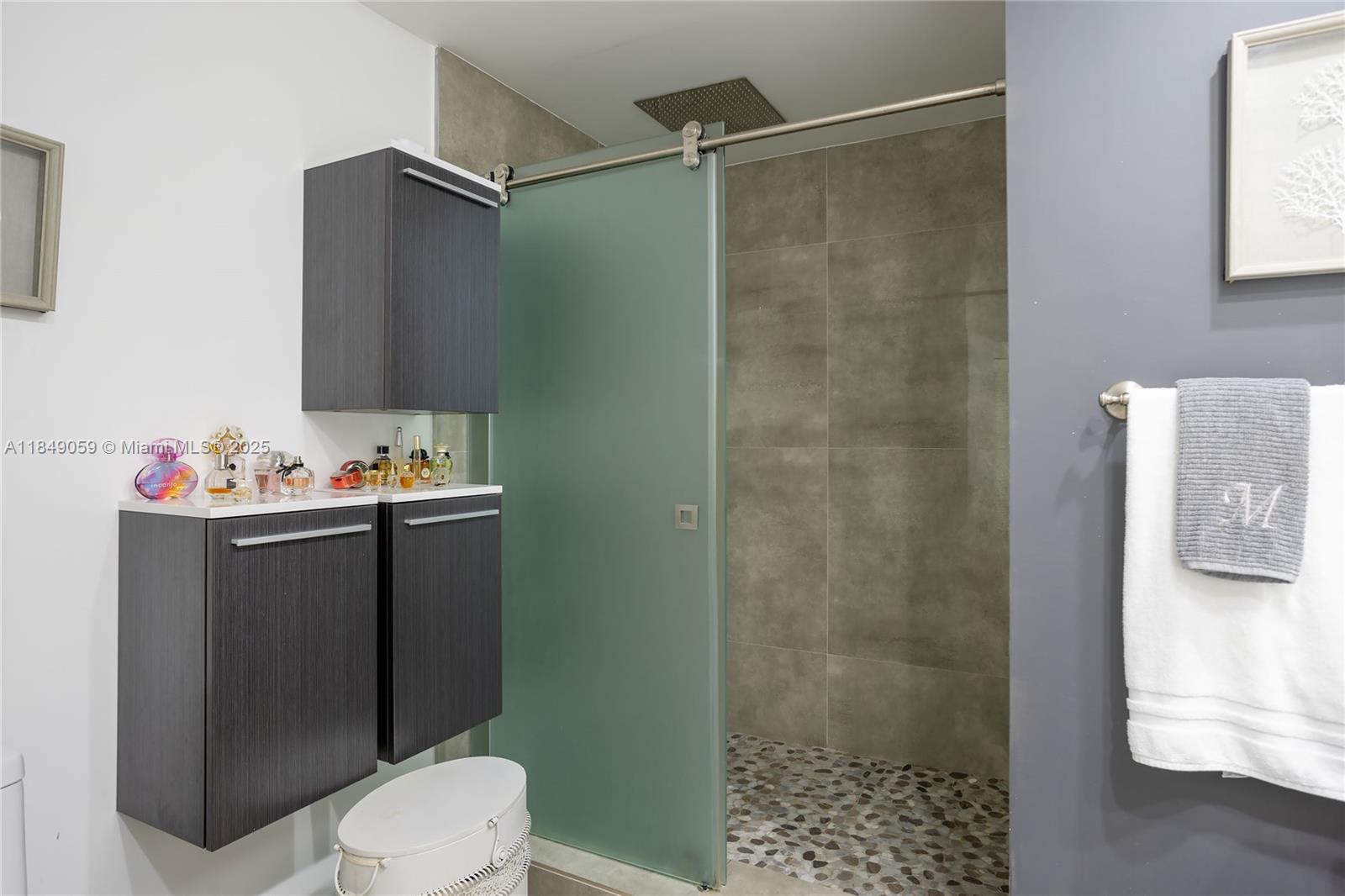 See details 330 4 / 3 2425 sq. ft. $ 2025-07-29 0 Photo