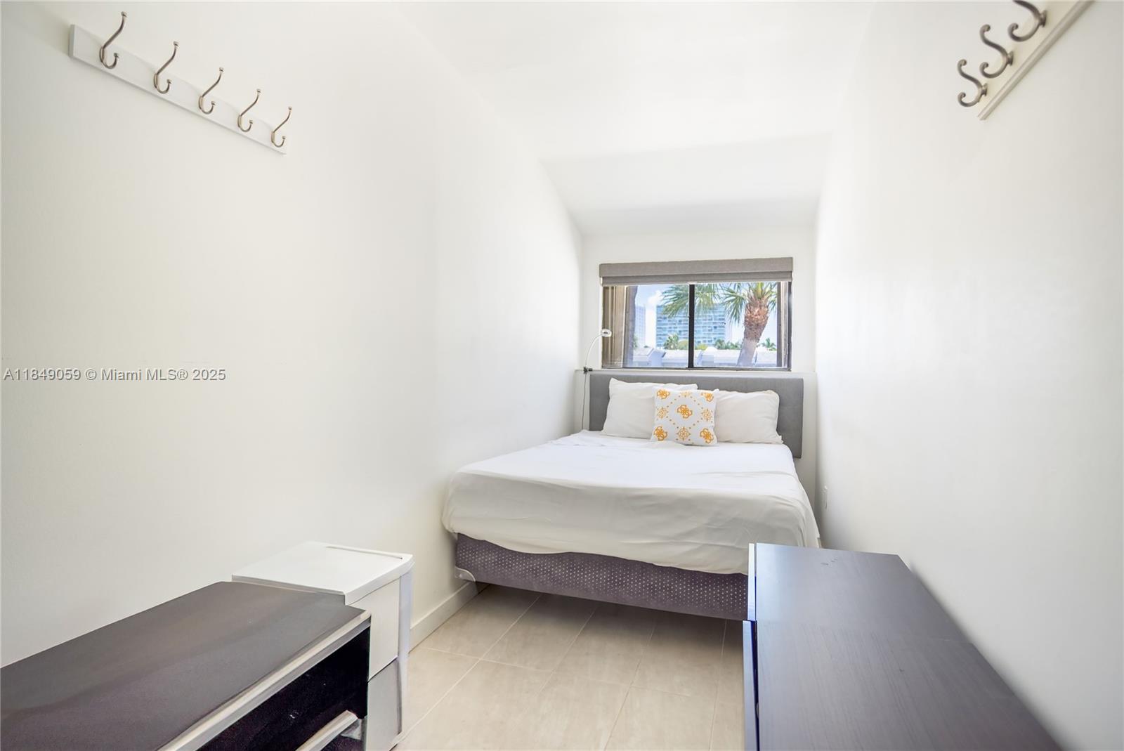 See details 330 4 / 3 2425 sq. ft. $ 2025-07-29 0 Photo