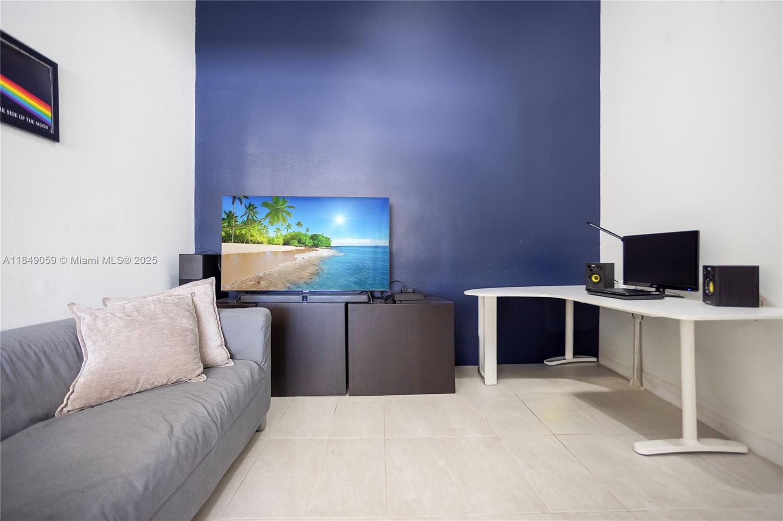 See details 330 4 / 3 2425 sq. ft. $ 2025-07-29 0 Photo