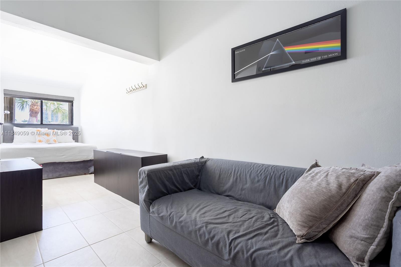 See details 330 4 / 3 2425 sq. ft. $ 2025-07-29 0 Photo