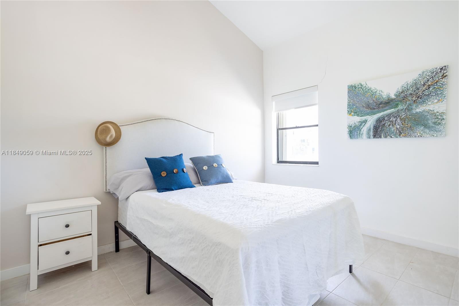 See details 330 4 / 3 2425 sq. ft. $ 2025-07-29 0 Photo