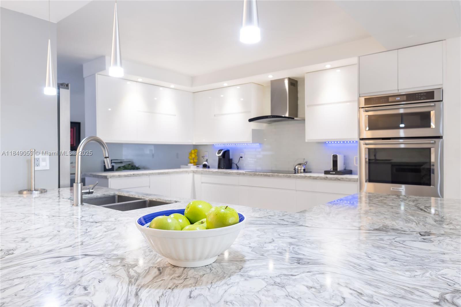 See details 330 4 / 3 2425 sq. ft. $ 2025-07-29 0 Photo