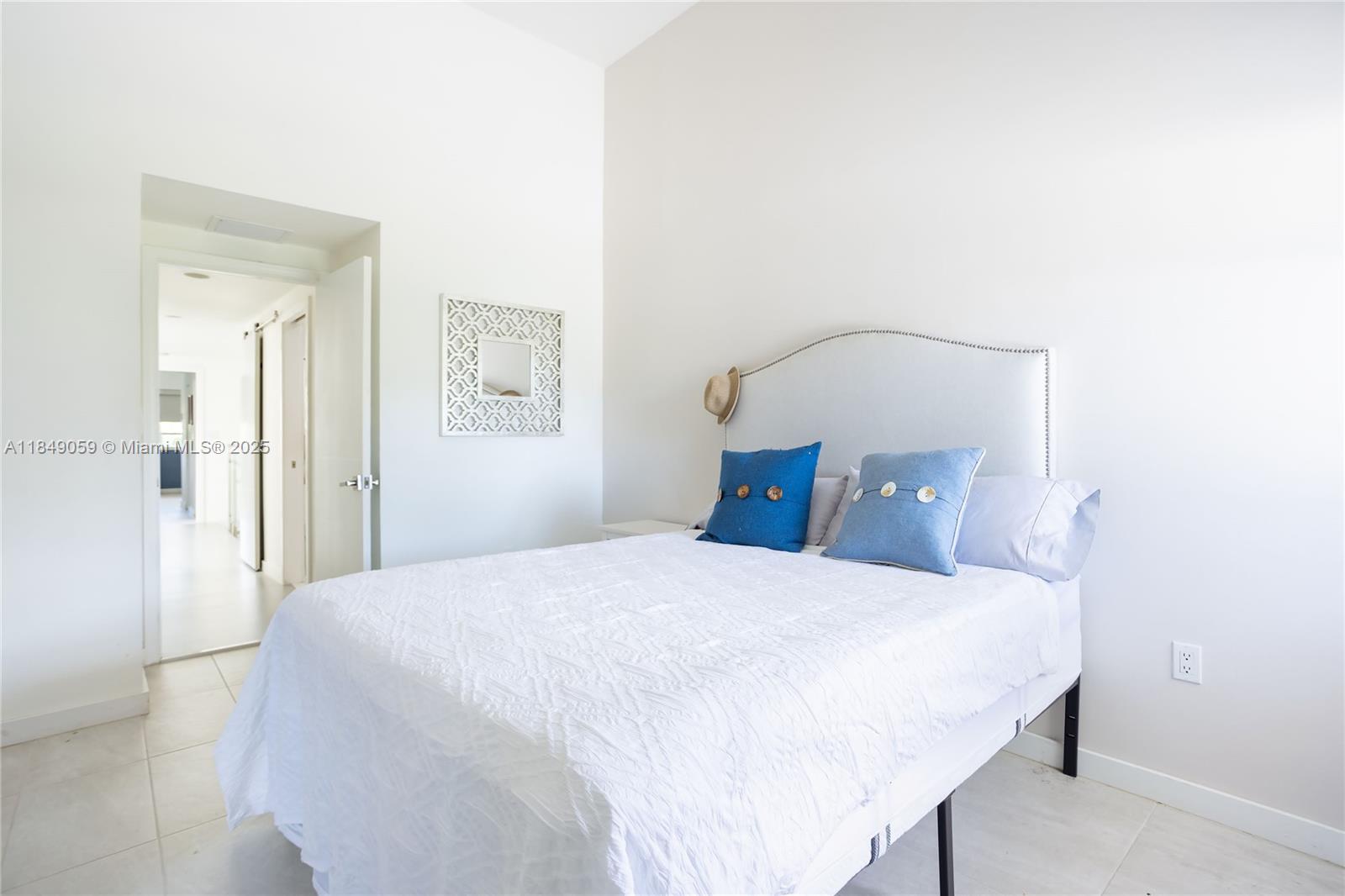 See details 330 4 / 3 2425 sq. ft. $ 2025-07-29 0 Photo