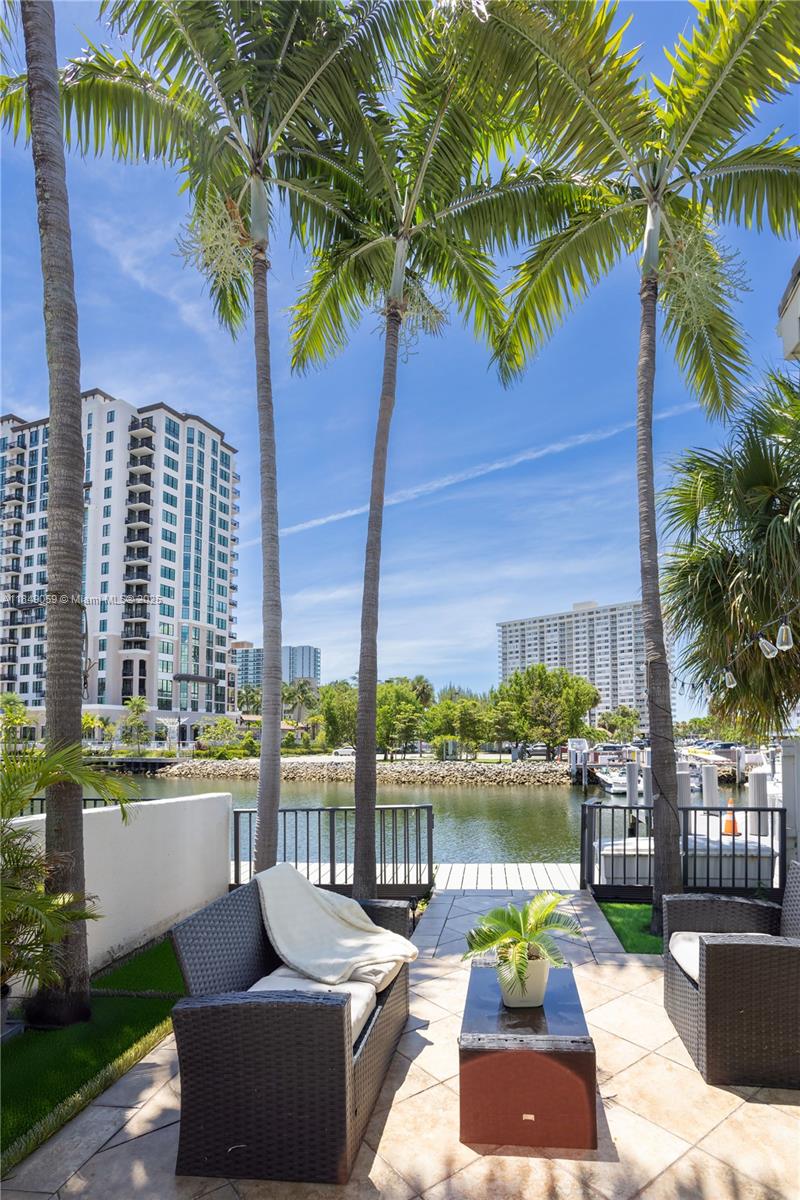 See details 330 4 / 3 2425 sq. ft. $ 2025-07-29 0 Photo