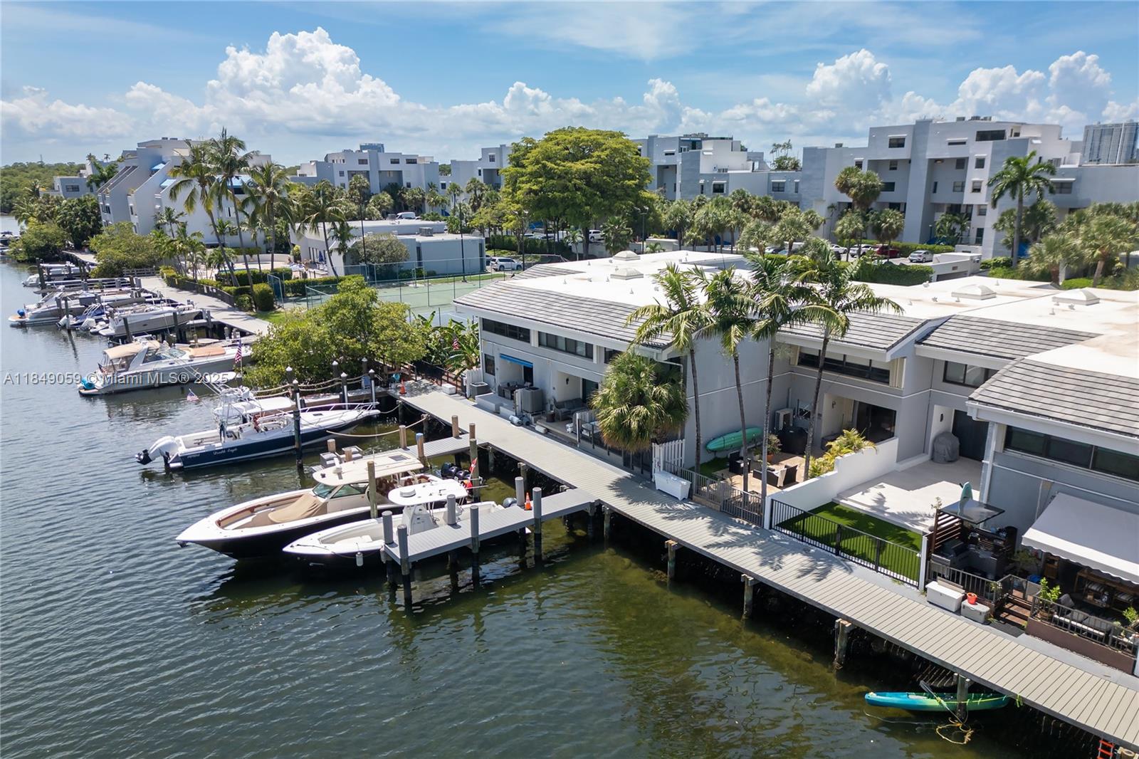 See details 330 4 / 3 2425 sq. ft. $ 2025-07-29 0 Photo