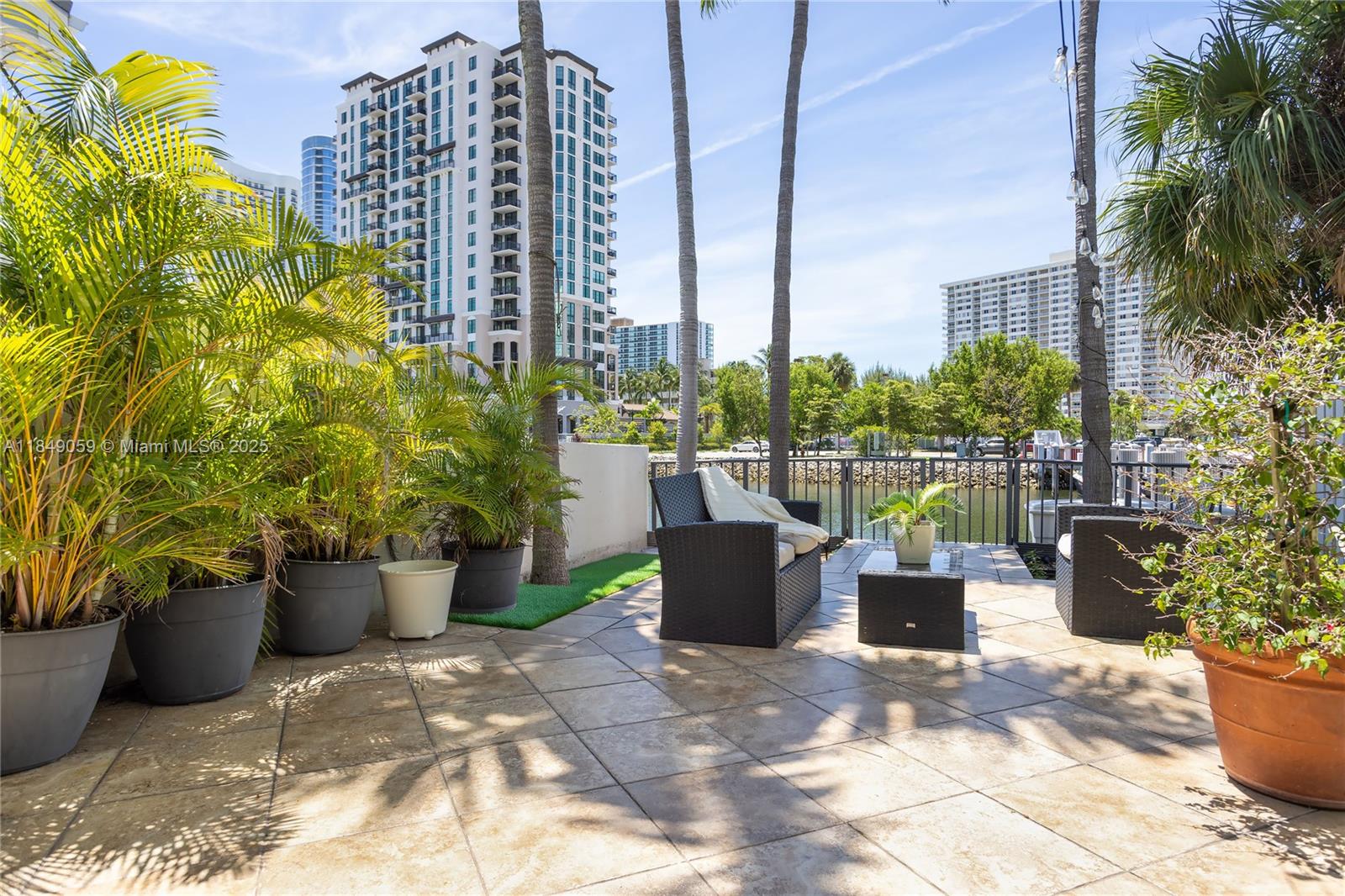 See details 330 4 / 3 2425 sq. ft. $ 2025-07-29 0 Photo