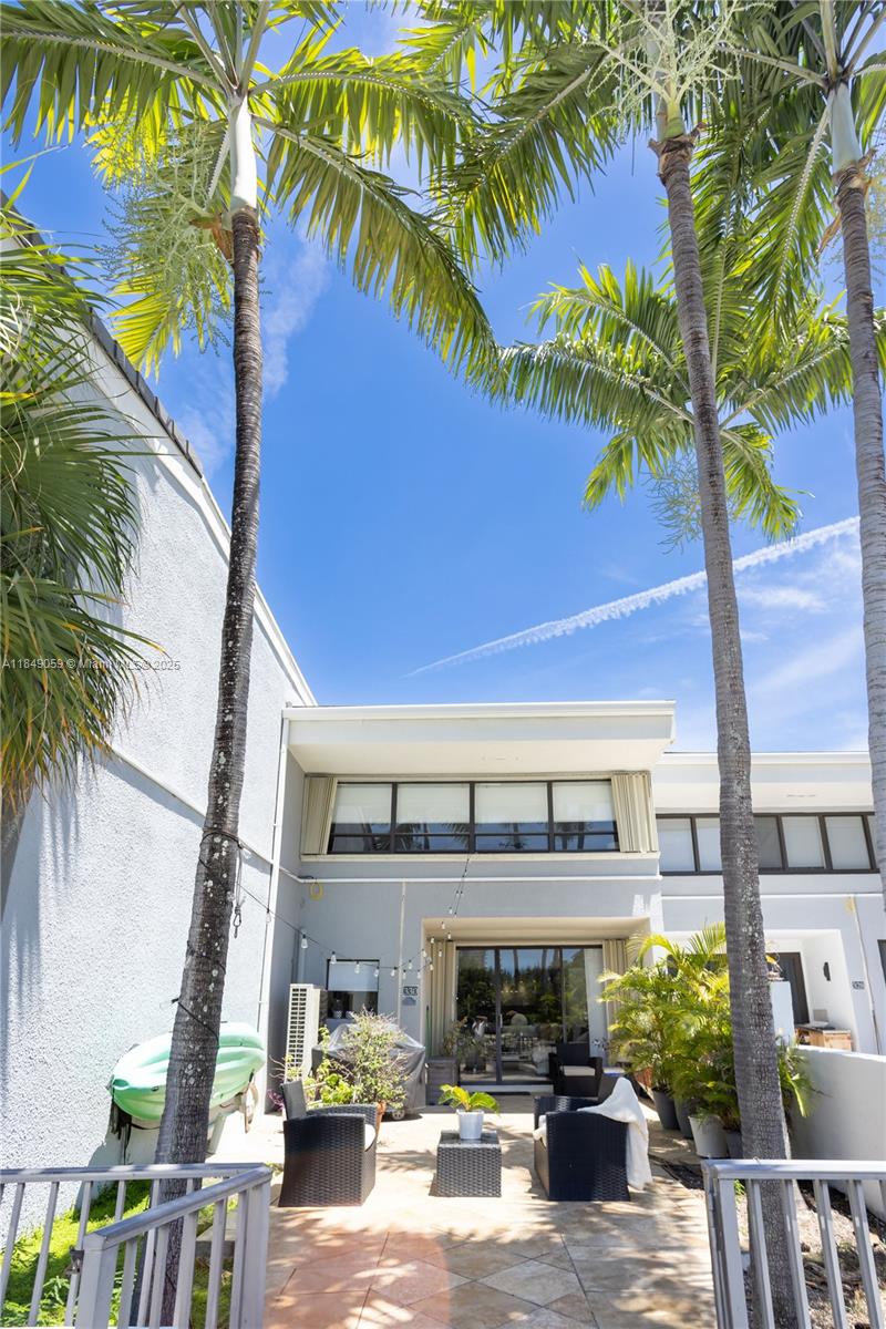 See details 330 4 / 3 2425 sq. ft. $ 2025-07-29 0 Photo