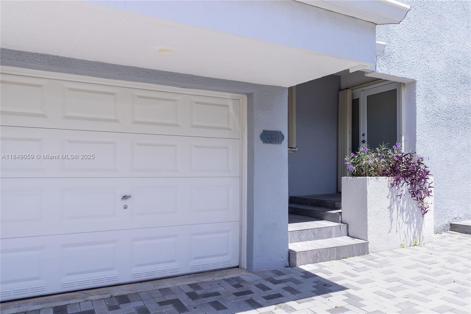 See details 330 4 / 3 2425 sq. ft. $ 2025-07-29 0 Photo