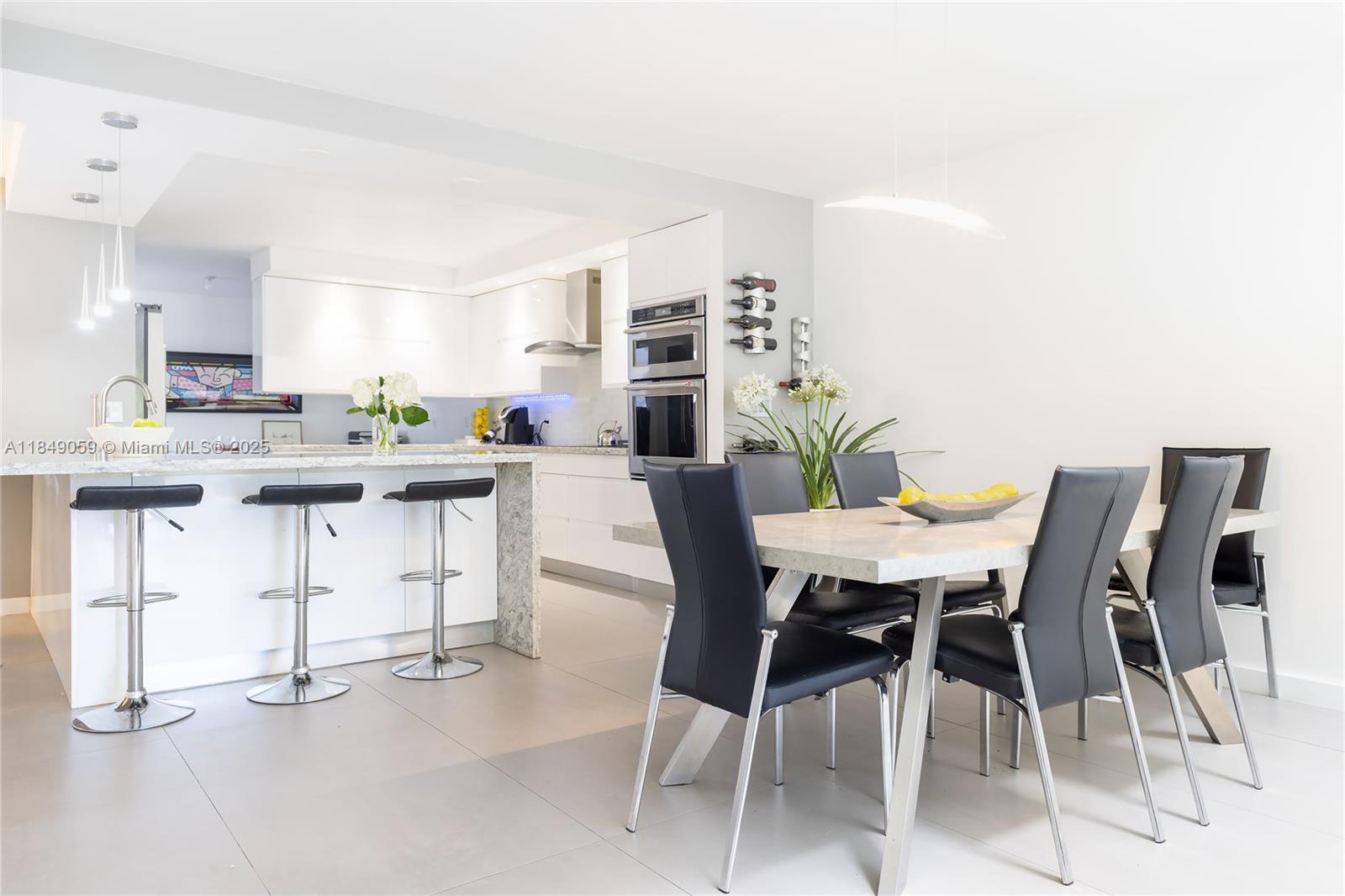 See details 330 4 / 3 2425 sq. ft. $ 2025-07-29 0 Photo
