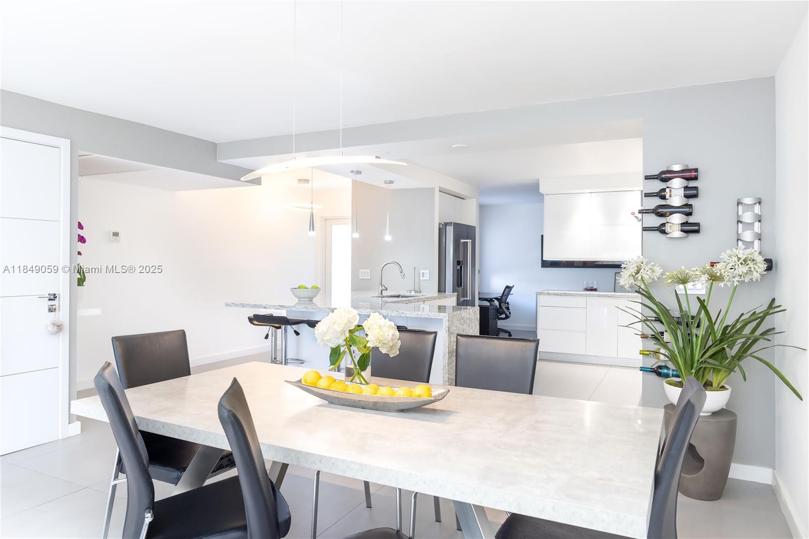 See details 330 4 / 3 2425 sq. ft. $ 2025-07-29 0 Photo
