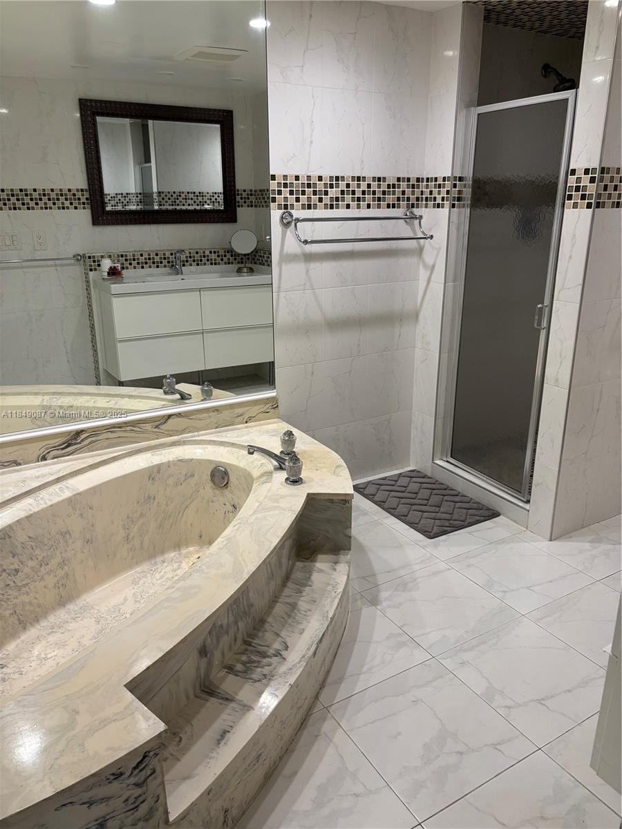 Photo of 1865 Ocean Dr  #4E, Hallandale Beach, Florida, 33009 - 