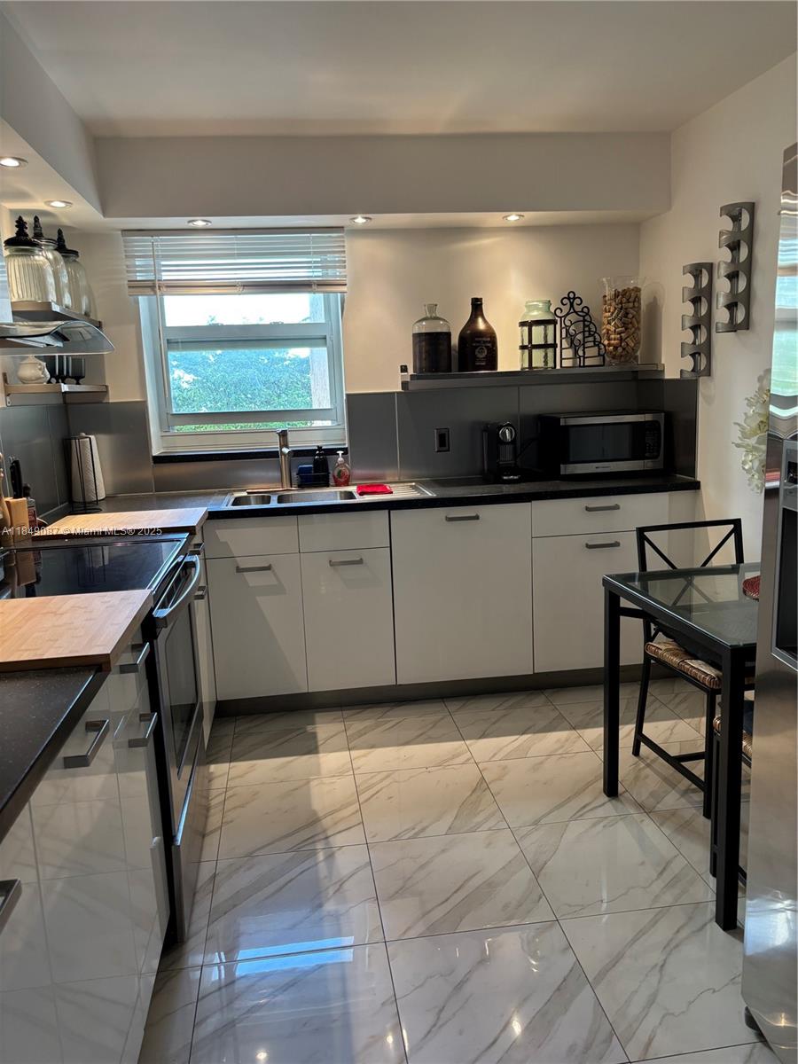 Photo of 1865 Ocean Dr #4E, Hallandale Beach, Florida, 33009 -