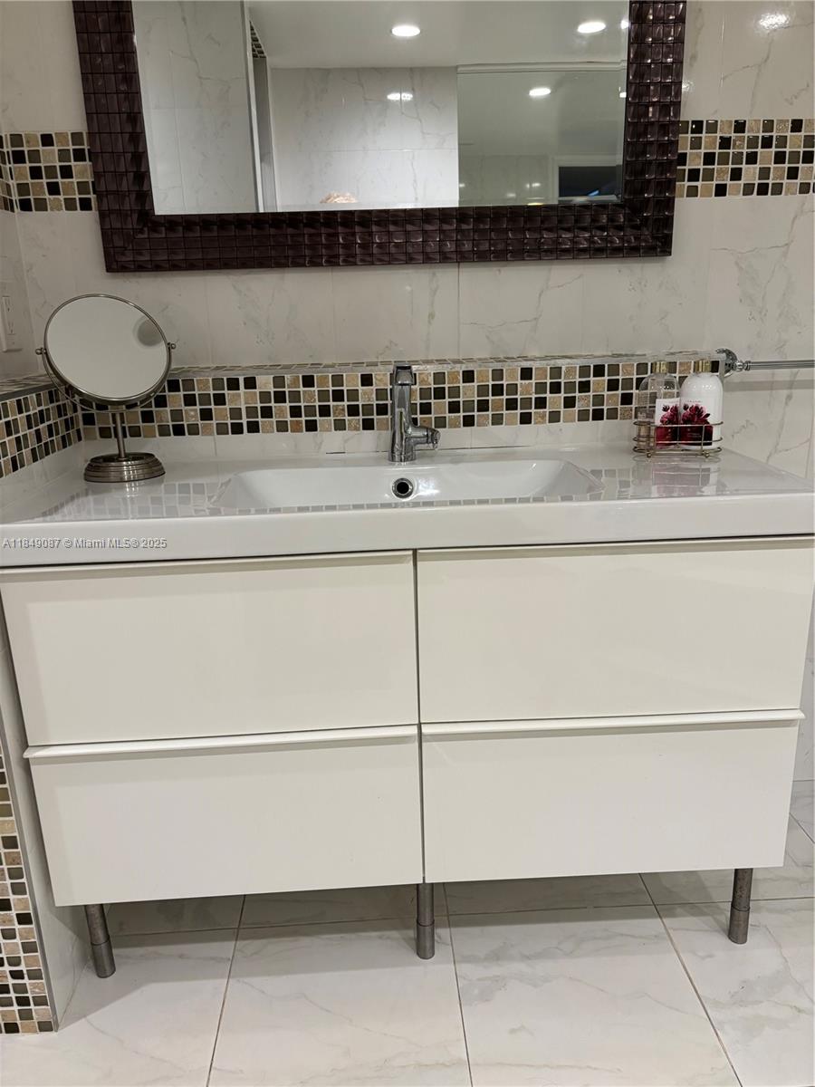 Photo of 1865 Ocean Dr #4E, Hallandale Beach, Florida, 33009 -
