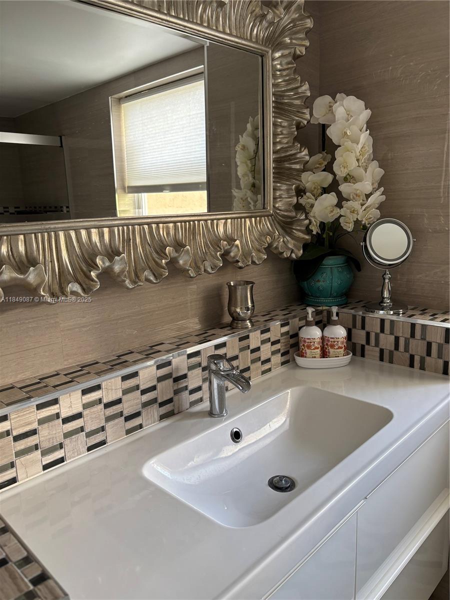 Photo of 1865 Ocean Dr #4E, Hallandale Beach, Florida, 33009 -
