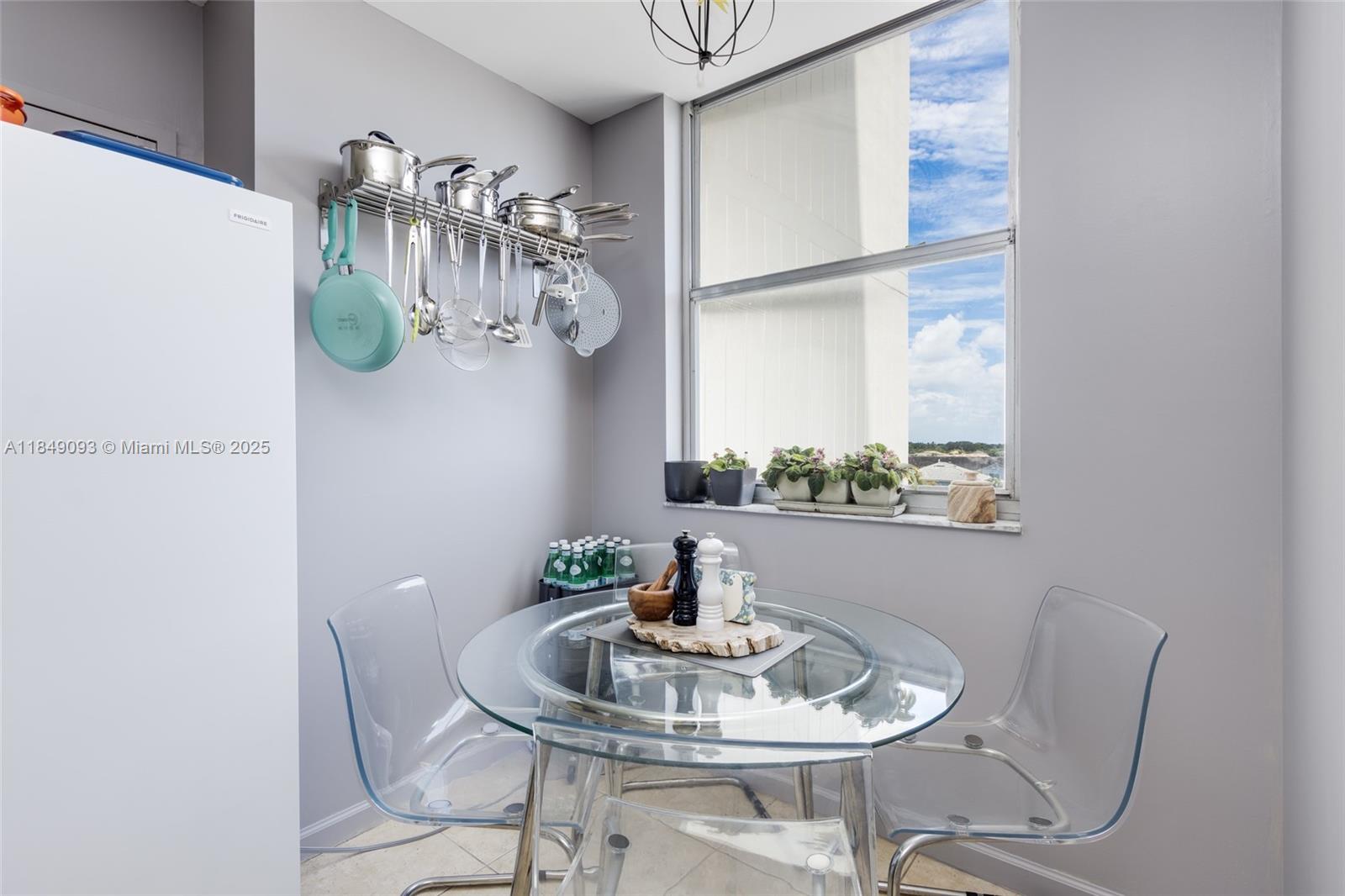 See details 519 2 / 2 1284 sq. ft. $ 2025-07-29 0 Photo