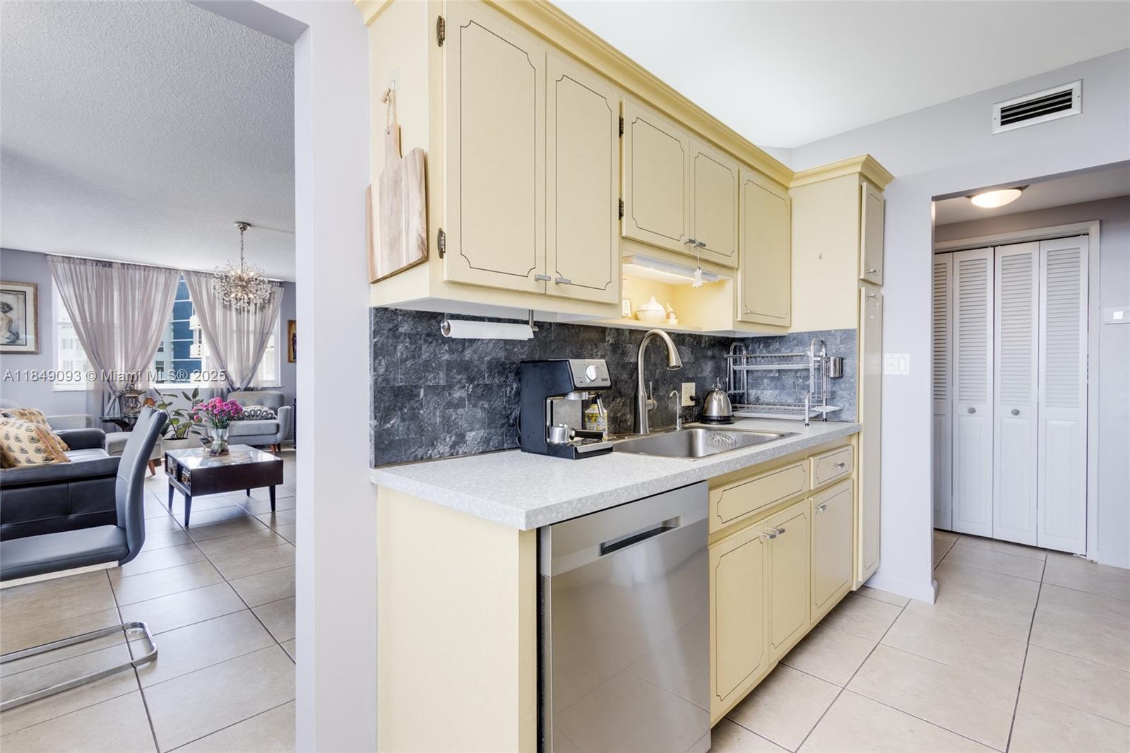 See details 519 2 / 2 1284 sq. ft. $ 2025-07-29 0 Photo