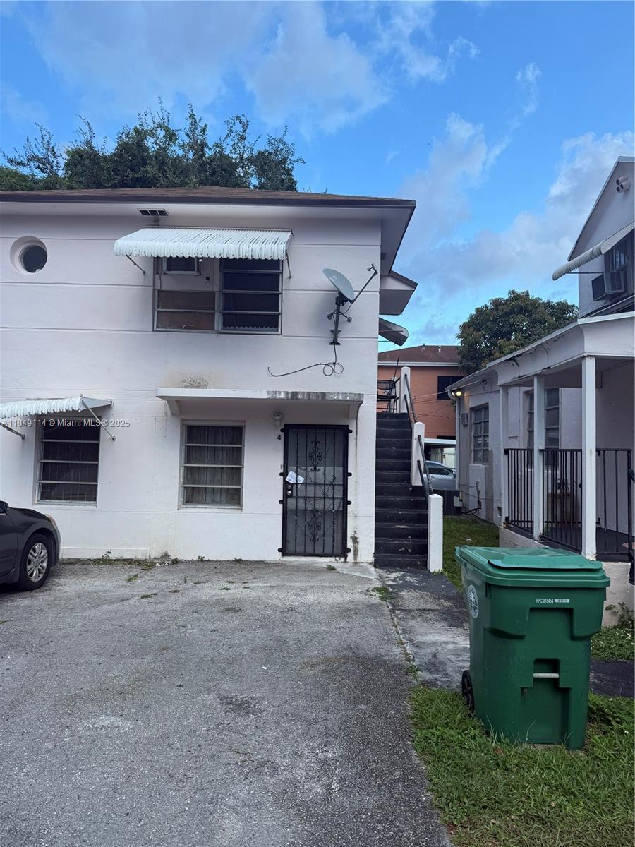 See details / 3665 sq. ft. $ 2025-08-01 0 Photo