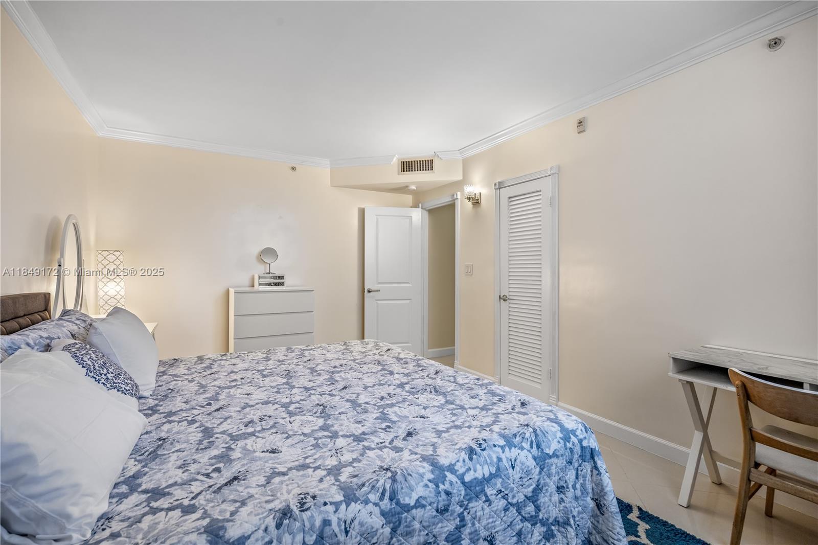 Photo of 3001 Ocean Dr  #425, Hollywood, Florida, 33019 - 