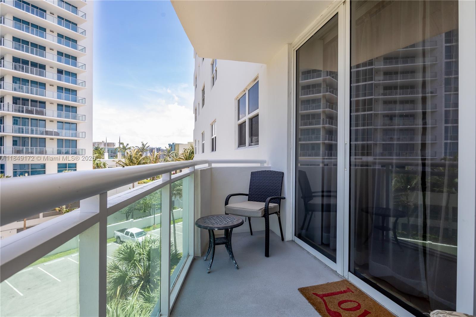 Photo of 3001 Ocean Dr  #425, Hollywood, Florida, 33019 - 