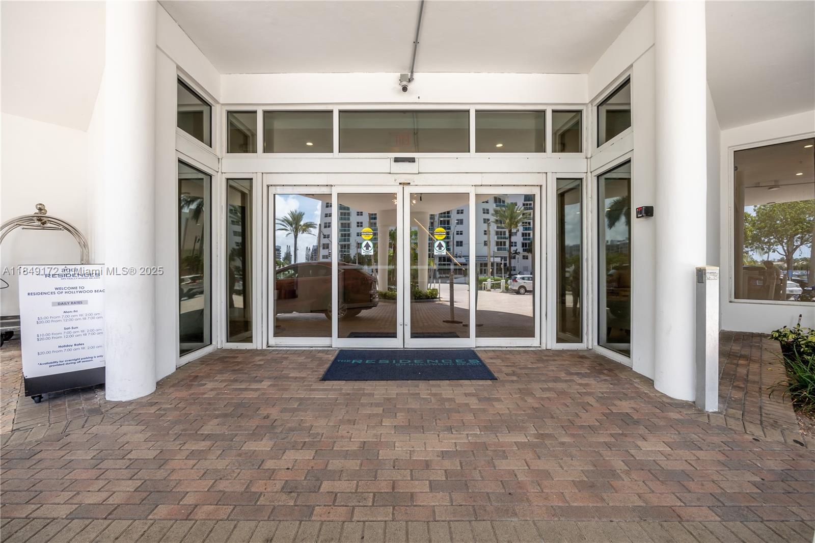 Photo of 3001 Ocean Dr  #425, Hollywood, Florida, 33019 - 