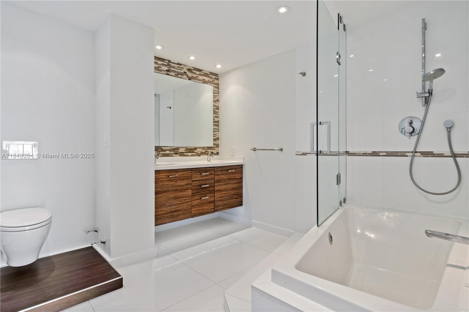 Photo of 19355 Turnberry Way  #9D, Aventura, Florida, 33180 - 