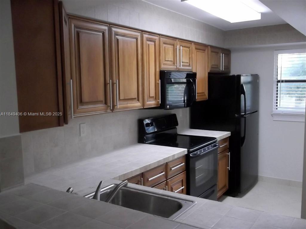 See details / 6691 sq. ft. $ 2025-07-30 0 Photo