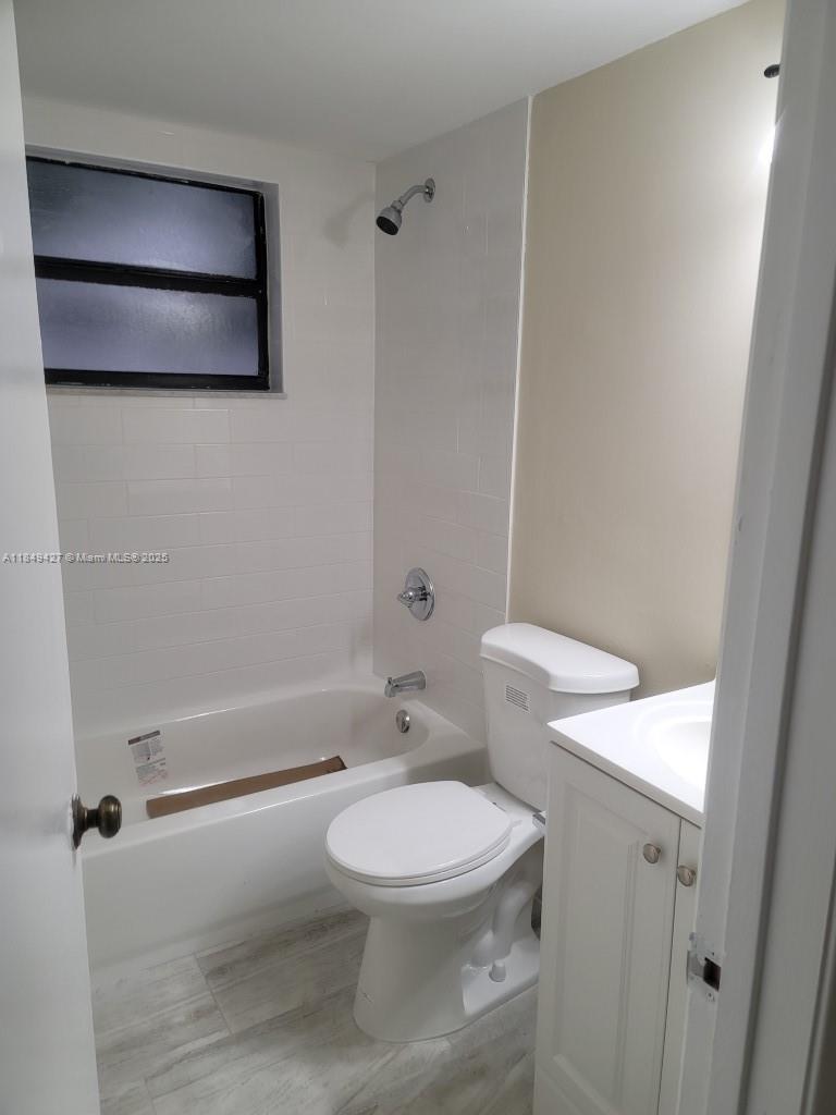 See details / 3585 sq. ft. $ 2025-07-30 0 Photo