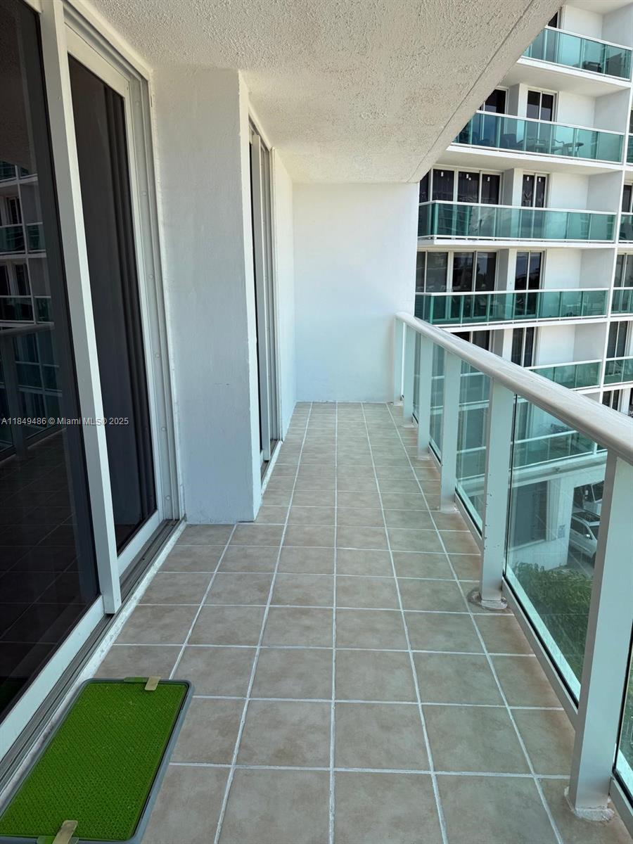 Ver detalles 412 1 / 2 991 sq. ft. $ 2025-08-12 0 foto