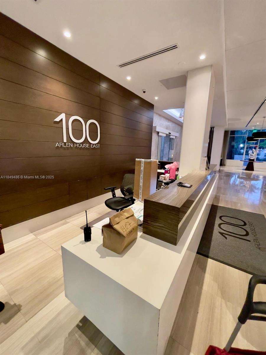 Ver detalles 412 1 / 2 991 sq. ft. $ 2025-08-12 0 foto