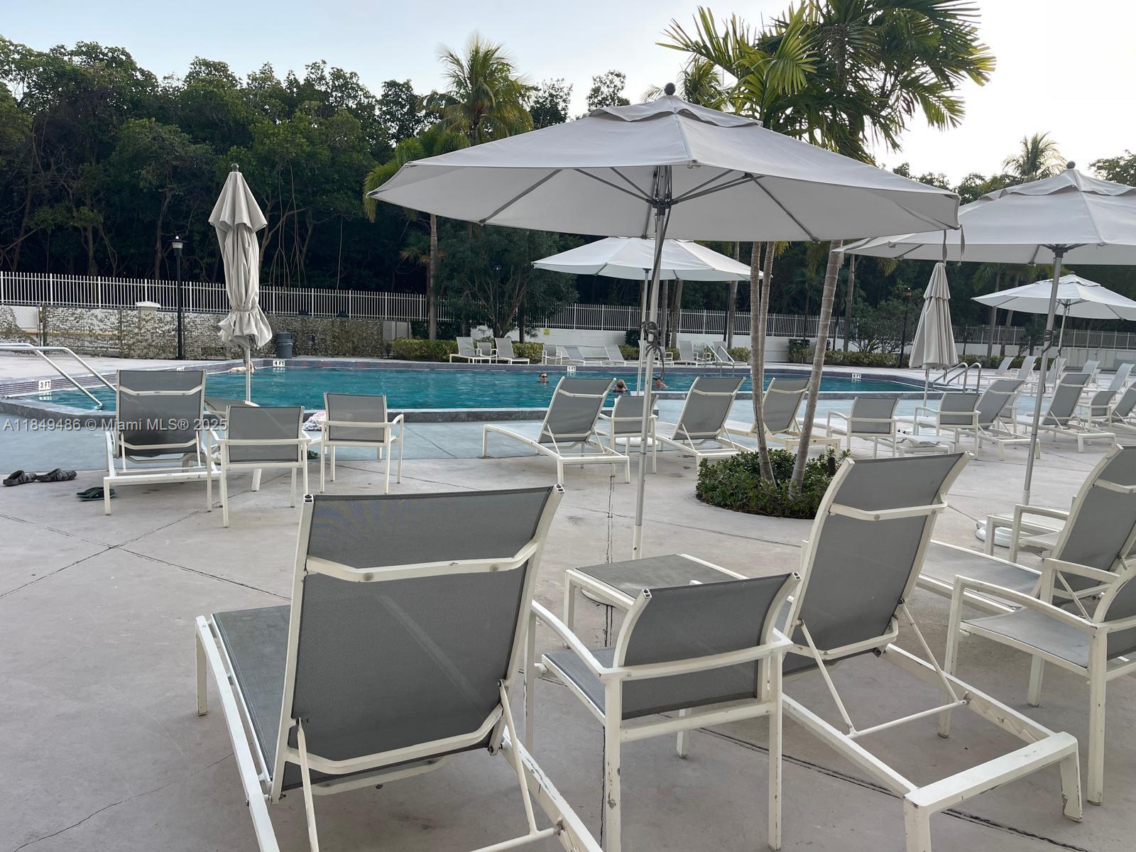 Ver detalles 412 1 / 2 991 sq. ft. $ 2025-08-12 0 foto