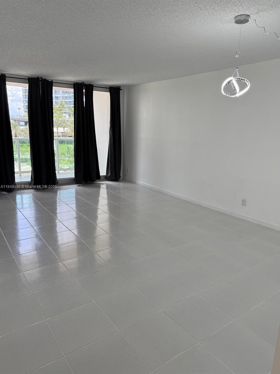 Ver detalles 412 1 / 2 991 sq. ft. $ 2025-08-12 0 foto