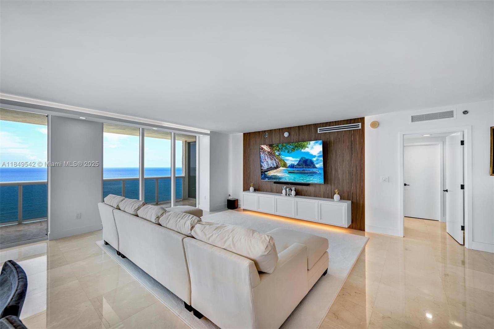 See details 2601 3 / 4 2078 sq. ft. $ 2025-07-30 0 Photo