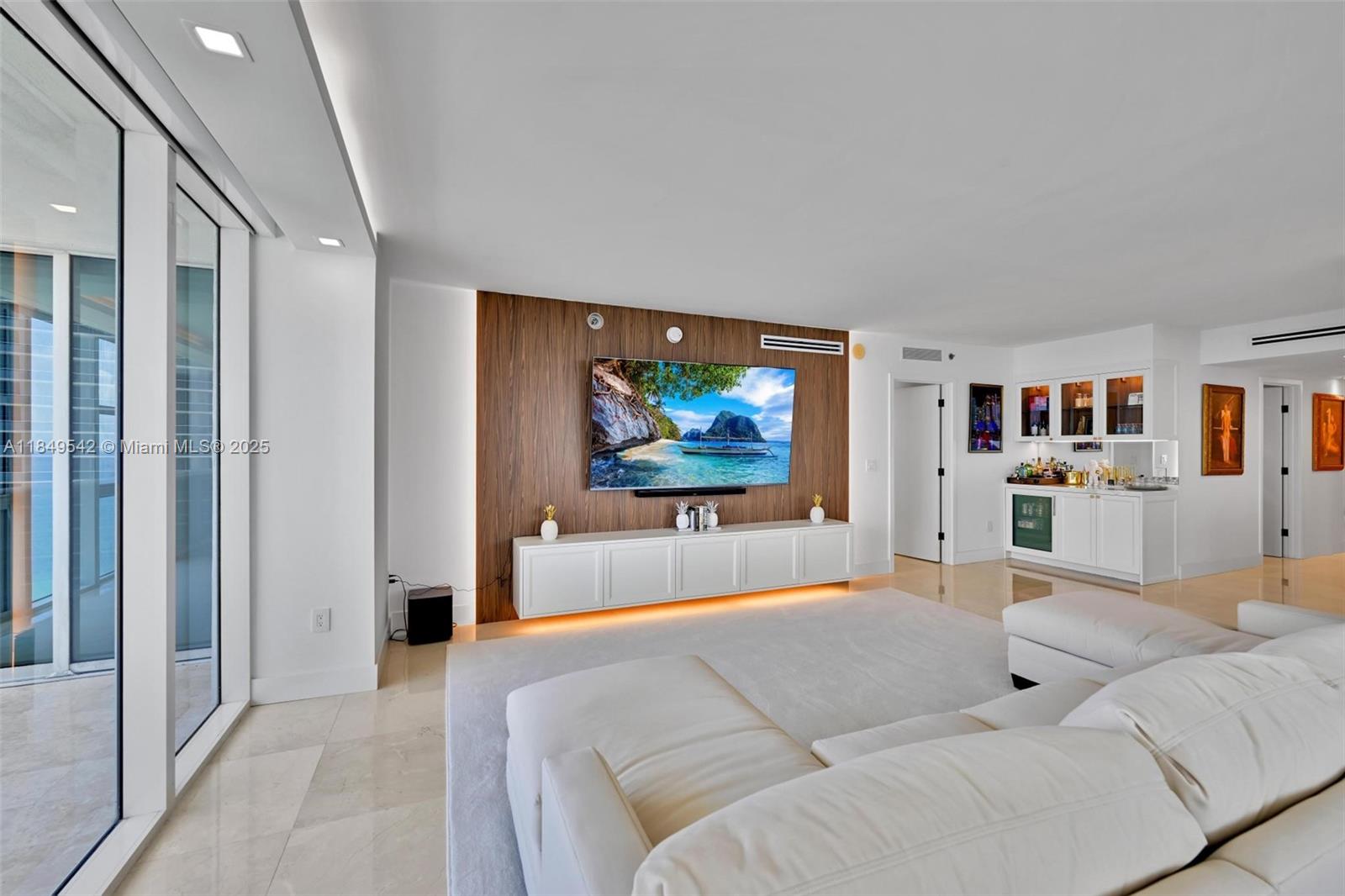 See details 2601 3 / 4 2078 sq. ft. $ 2025-07-30 0 Photo