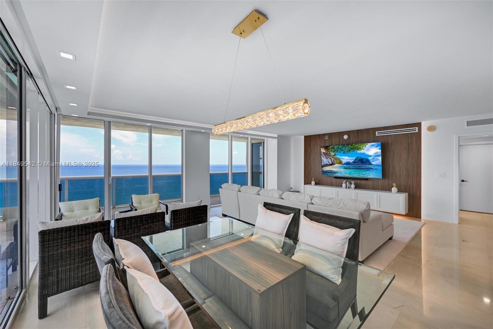 See details 2601 3 / 4 2078 sq. ft. $ 2025-07-30 0 Photo