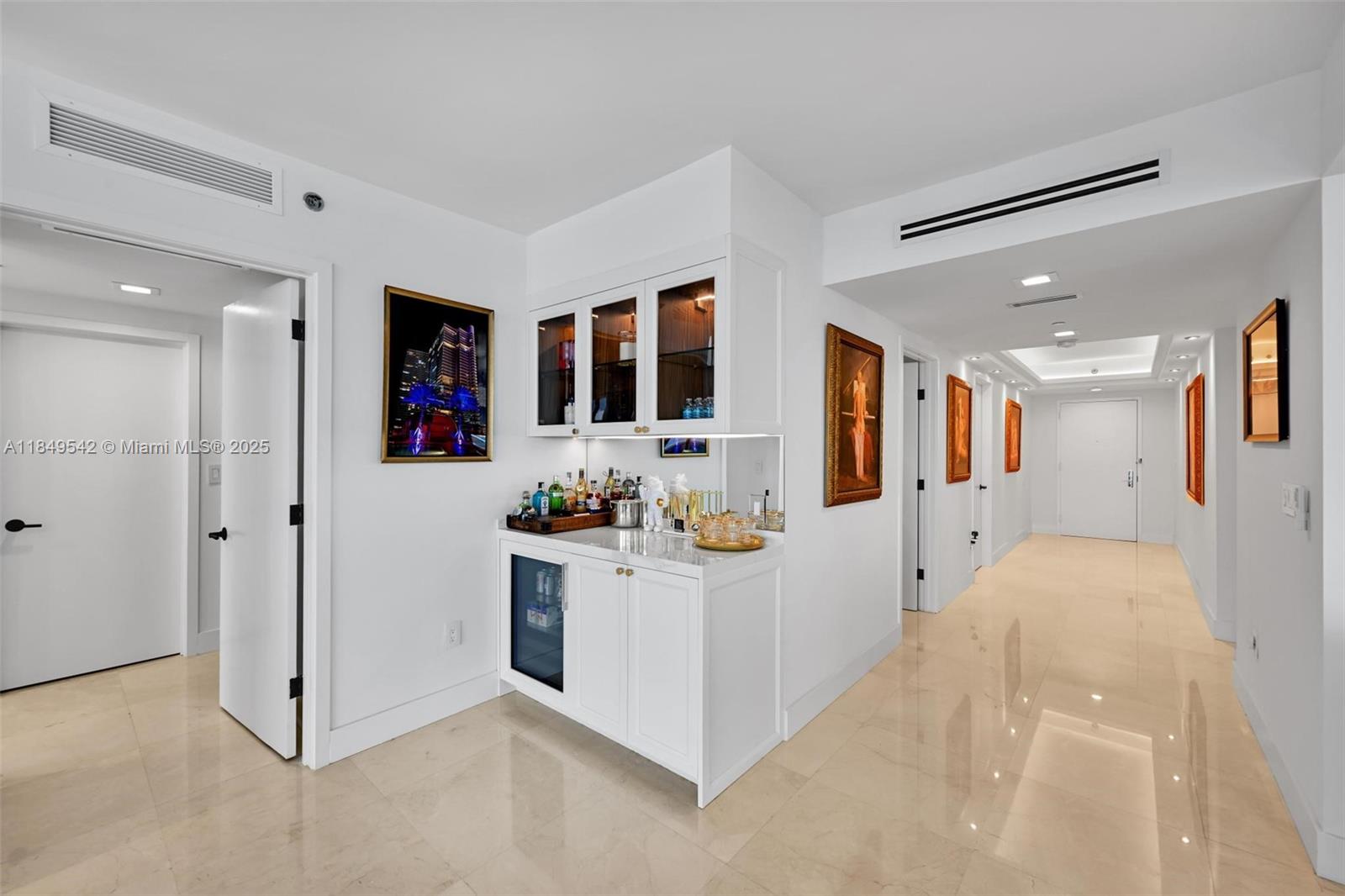 See details 2601 3 / 4 2078 sq. ft. $ 2025-07-30 0 Photo