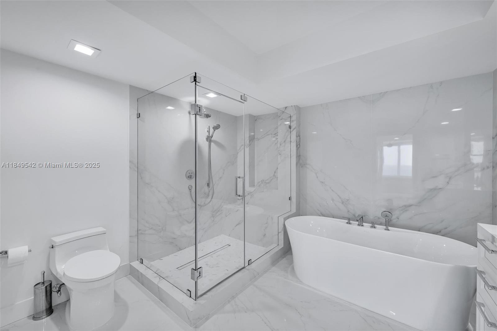 See details 2601 3 / 4 2078 sq. ft. $ 2025-07-30 0 Photo