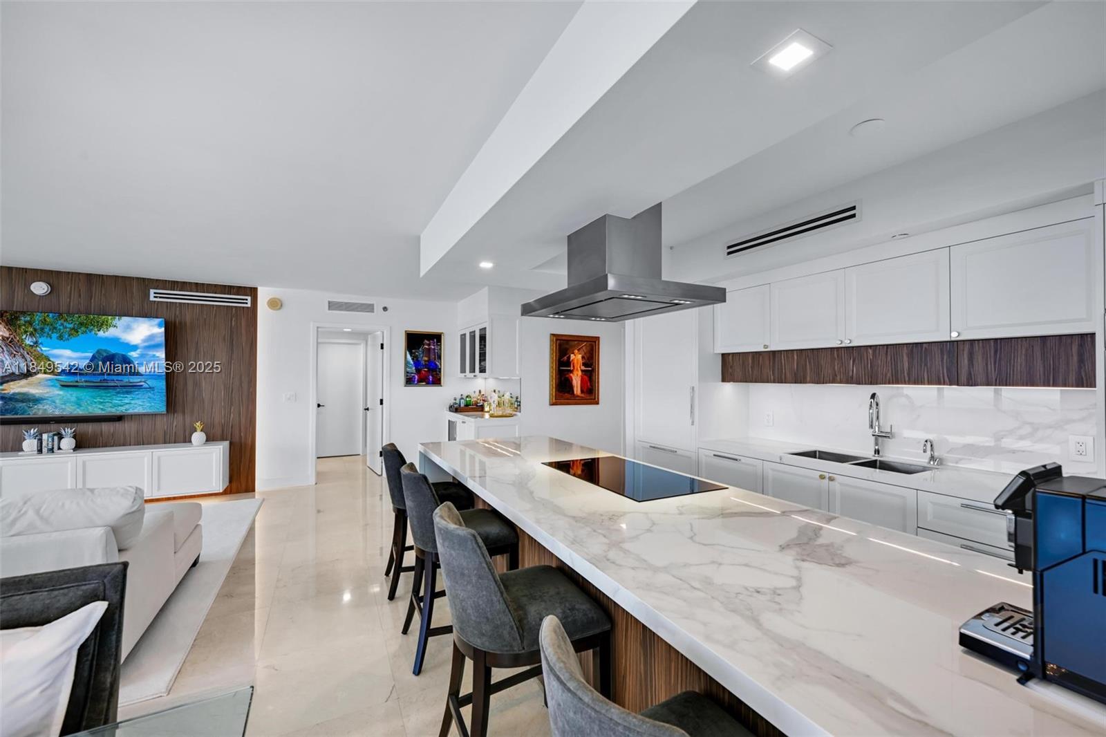 See details 2601 3 / 4 2078 sq. ft. $ 2025-07-30 0 Photo