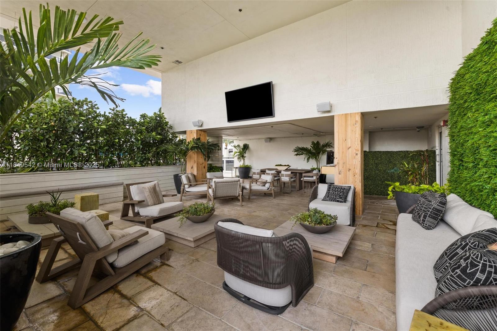 See details 2601 3 / 4 2078 sq. ft. $ 2025-07-30 0 Photo