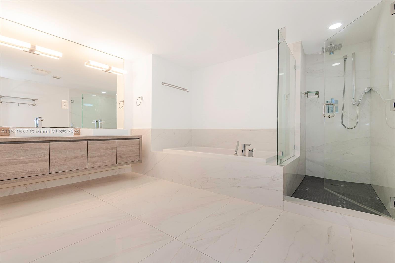Photo of 400 Sunny Isles Blvd  #1819, Sunny Isles Beach, Florida, 33160 - 