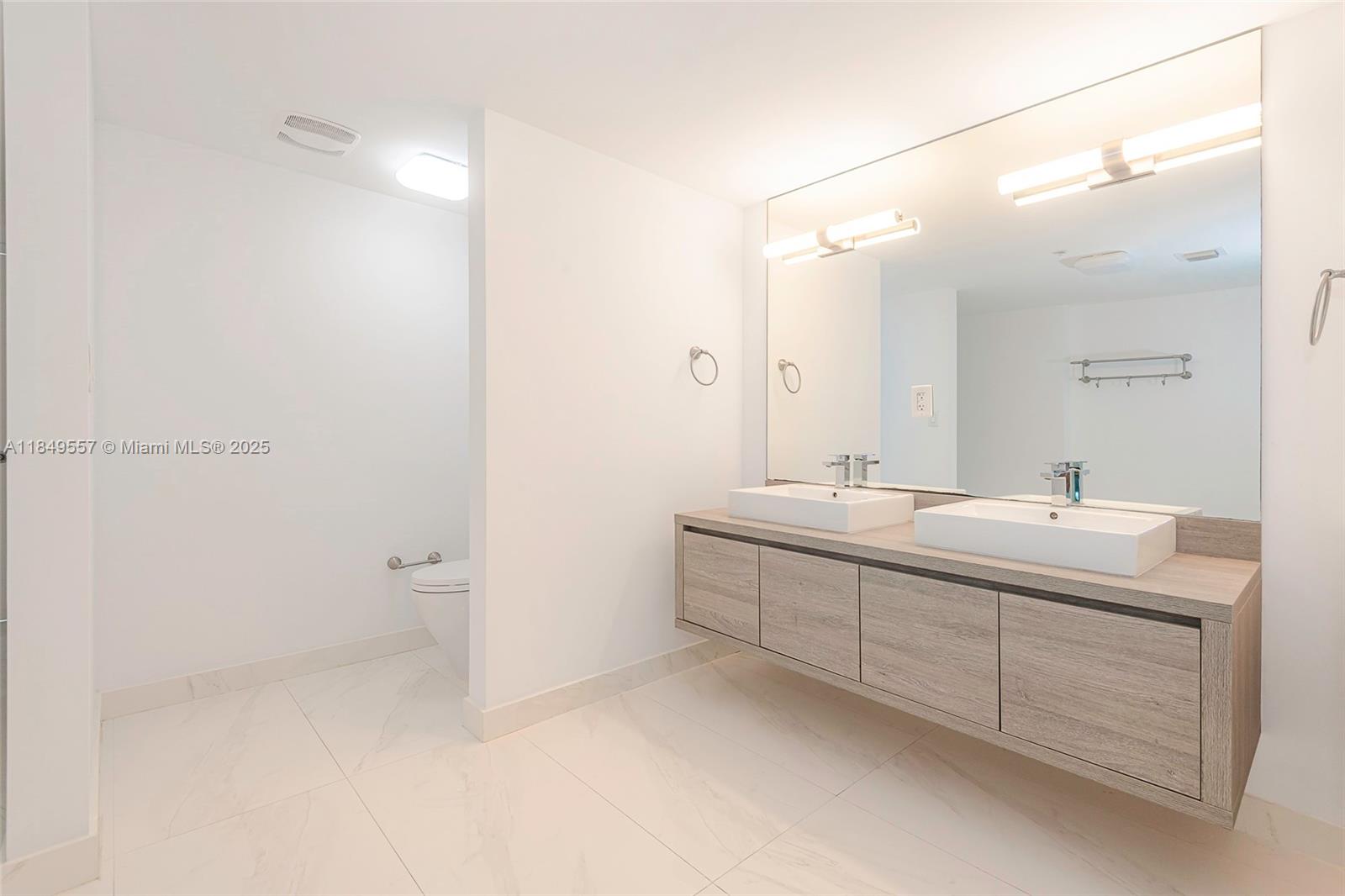 Photo of 400 Sunny Isles Blvd  #1819, Sunny Isles Beach, Florida, 33160 - 