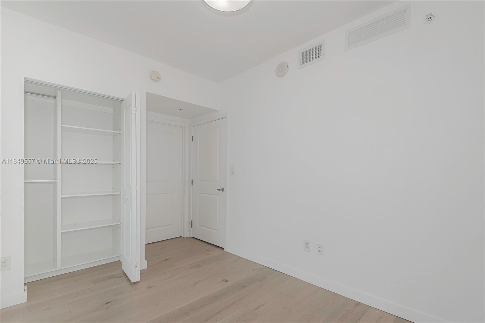 Photo of 400 Sunny Isles Blvd  #1819, Sunny Isles Beach, Florida, 33160 - 