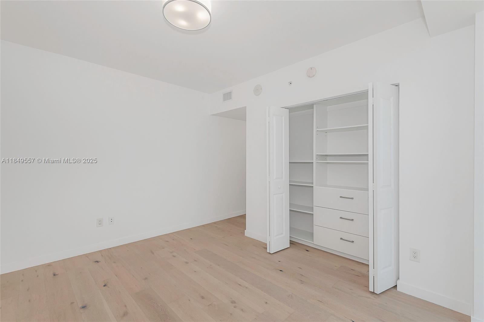 Photo of 400 Sunny Isles Blvd  #1819, Sunny Isles Beach, Florida, 33160 - 