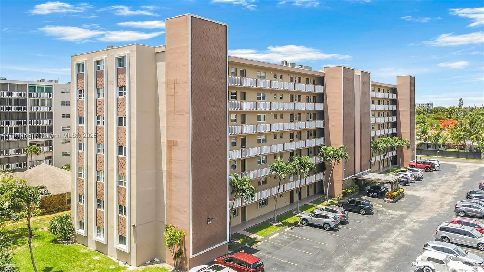 Photo of 500 12th Ave #407, Hallandale Beach, Florida, 33009 -