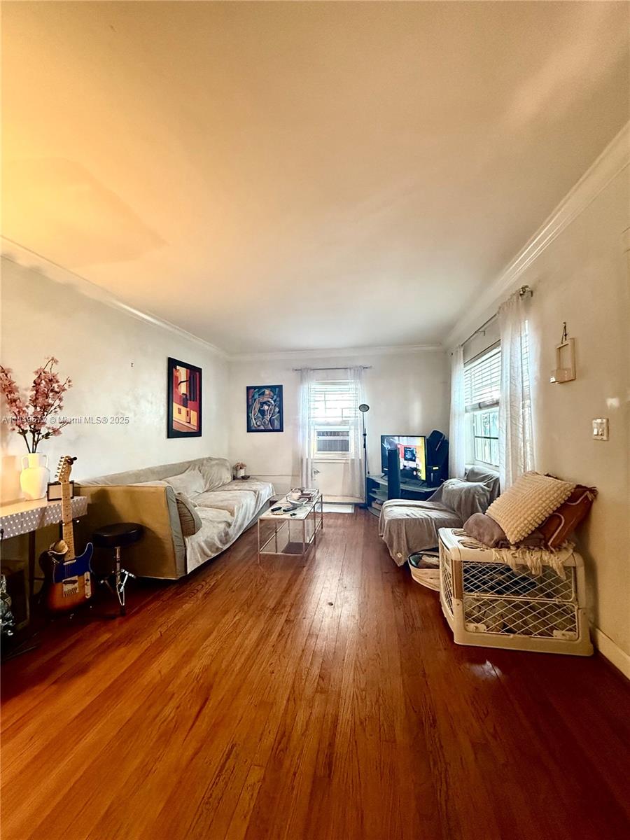 See details / 1958 sq. ft. $ 2025-07-30 0 Photo