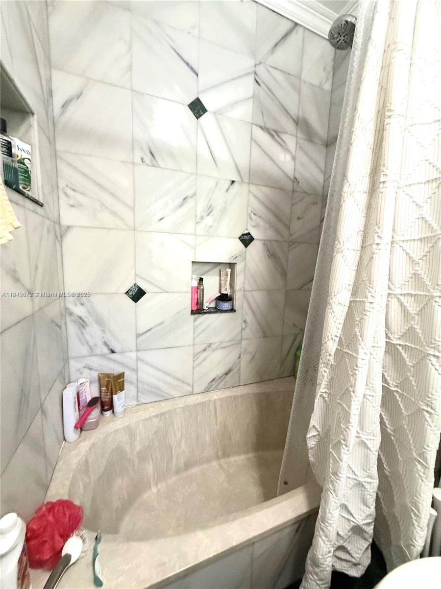 See details / 1958 sq. ft. $ 2025-07-30 0 Photo