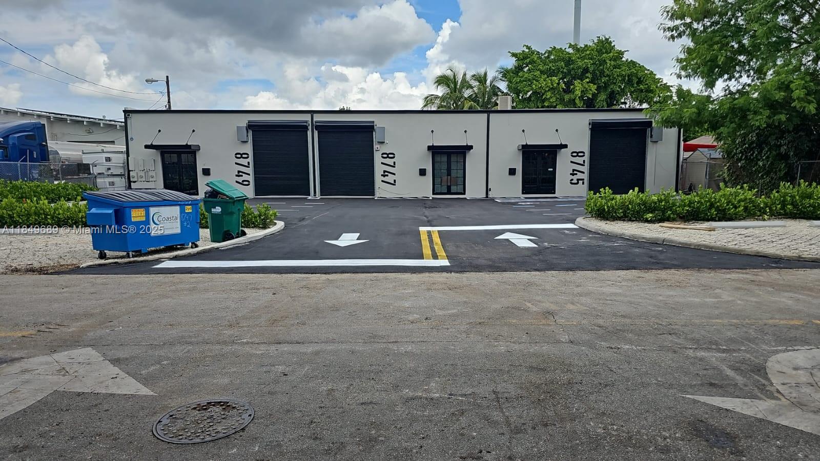 8749  /   sq. ft. $ 2025-07-30 0 foto