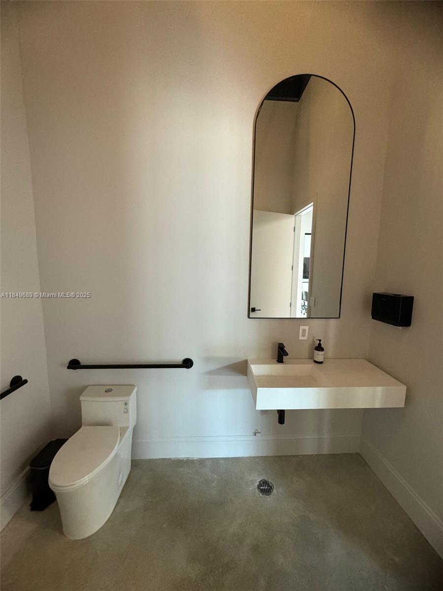 8749  /   sq. ft. $ 2025-07-30 0 foto