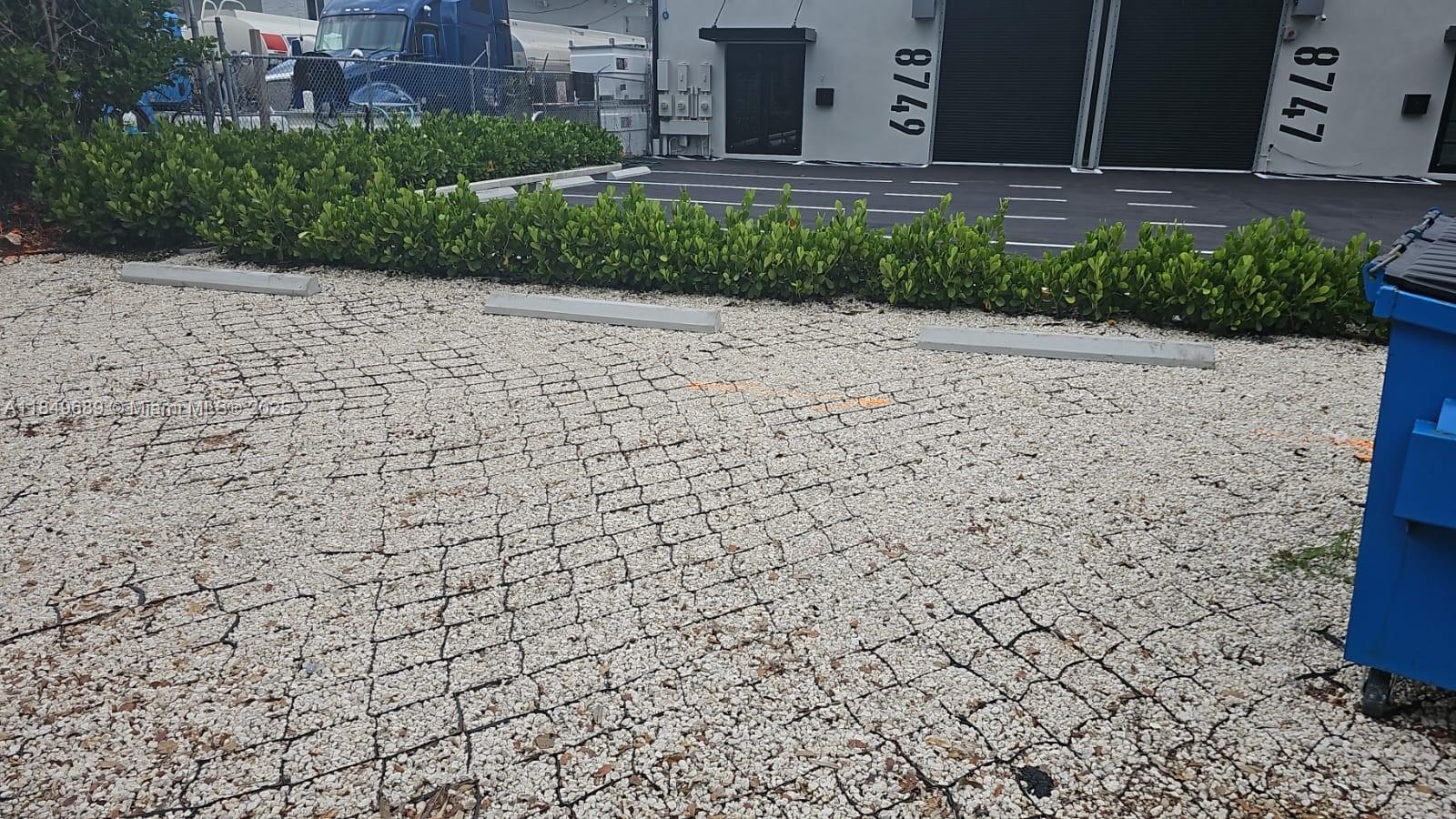 8749  /   sq. ft. $ 2025-07-30 0 foto